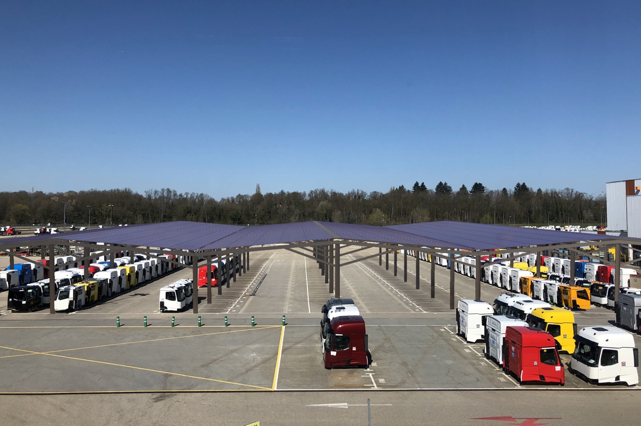 Des ombrières photovoltaïques pour Renault Trucks