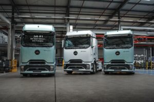 Le premier Actros L de Mercedes-Benz Trucks sort d'usine