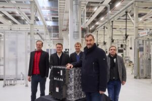 MAN inaugure sa nouvelle usine de production de batteries