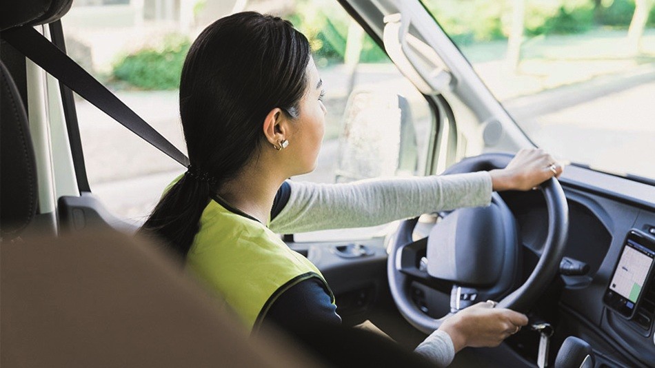 Avec la nouvelle réglementation R141, chaque camion neuf doit être équipé d'un TPMS qui peut alerter le conducteur en temps réel en cas de défaillance. ©Geotab