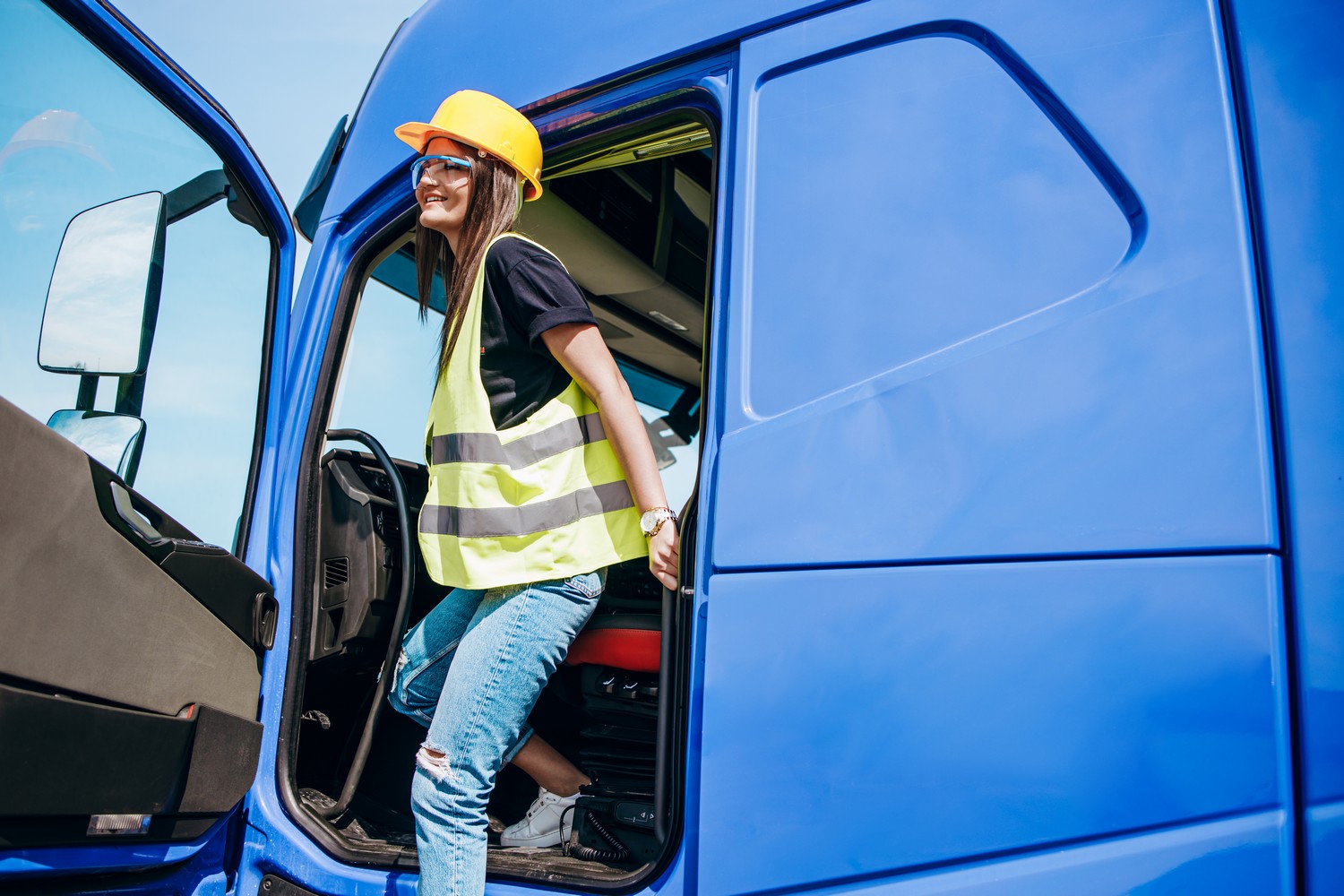 Dans 90 % des cas, on peut avoir une conductrice, estime Isabelle Maimbourg, directrice générale d'Opco Mobilités. Mais les femmes sont encore extrêmement sous-représentées dans les métiers de la conduite poids lourd. ©Adobestock