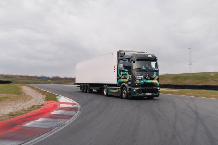 Mercedes-Benz Trucks vise un record du monde