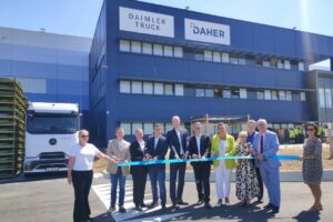 Daimler Truck France inaugure son nouveau centre logistique