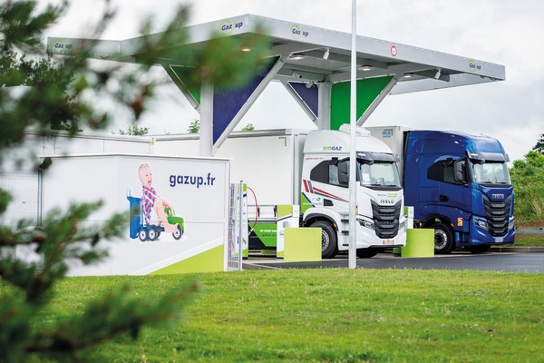 Depuis 2023, Gaz’up est le seul réseau indépendant de stations publiques à avoir obtenu une attestation de reconnaissance officielle par un organisme indépendant (Bureau Veritas) pour la provenance 100 % renouvelable de son gaz. ©Gaz’Up