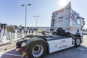 Chargepoly lance une offre de location complète : camion et recharge