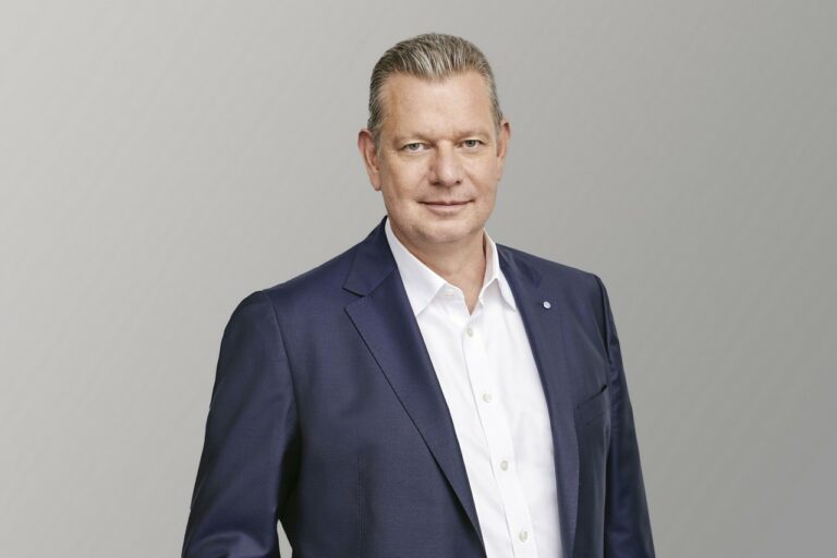 Départ surprise chez ZF : le patron du poids lourd s’en va