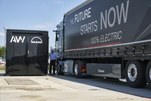 Camion électrique : MAN Truck & Bus propose à ses clients un cube de recharge portable