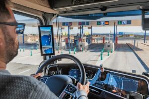 La France incitée à appliquer l'exemption de péage routier pour les poids lourds zéro émission