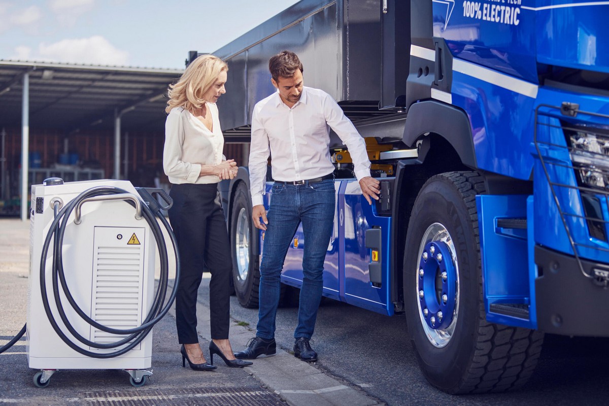Les constructeurs de camions électriques intègrent la recharge dès le début des discussions avec leurs clients désireux d'acquérir un poids lourd à batteries. ©Renault Trucks
