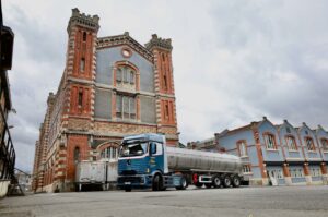 Mercedes-Benz Trucks : l'eActros 600 adepte du champagne