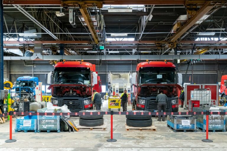 Les poids lourds entrent dans l