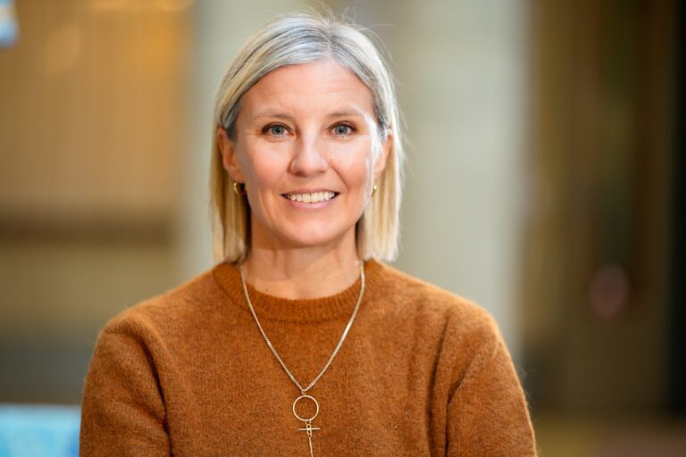 Karin Radström (Daimler Truck) à la tête des véhicules industriels à l