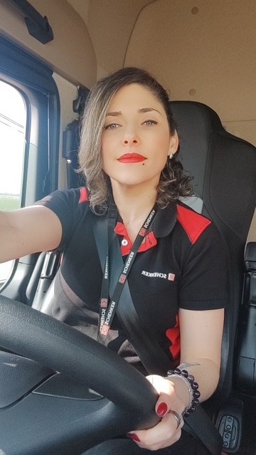 Cindy Lauret s'est reconvertie dans le transport routier grâce à Iron Women, après une première expérience comme esthéticienne. @Cindy Lauret