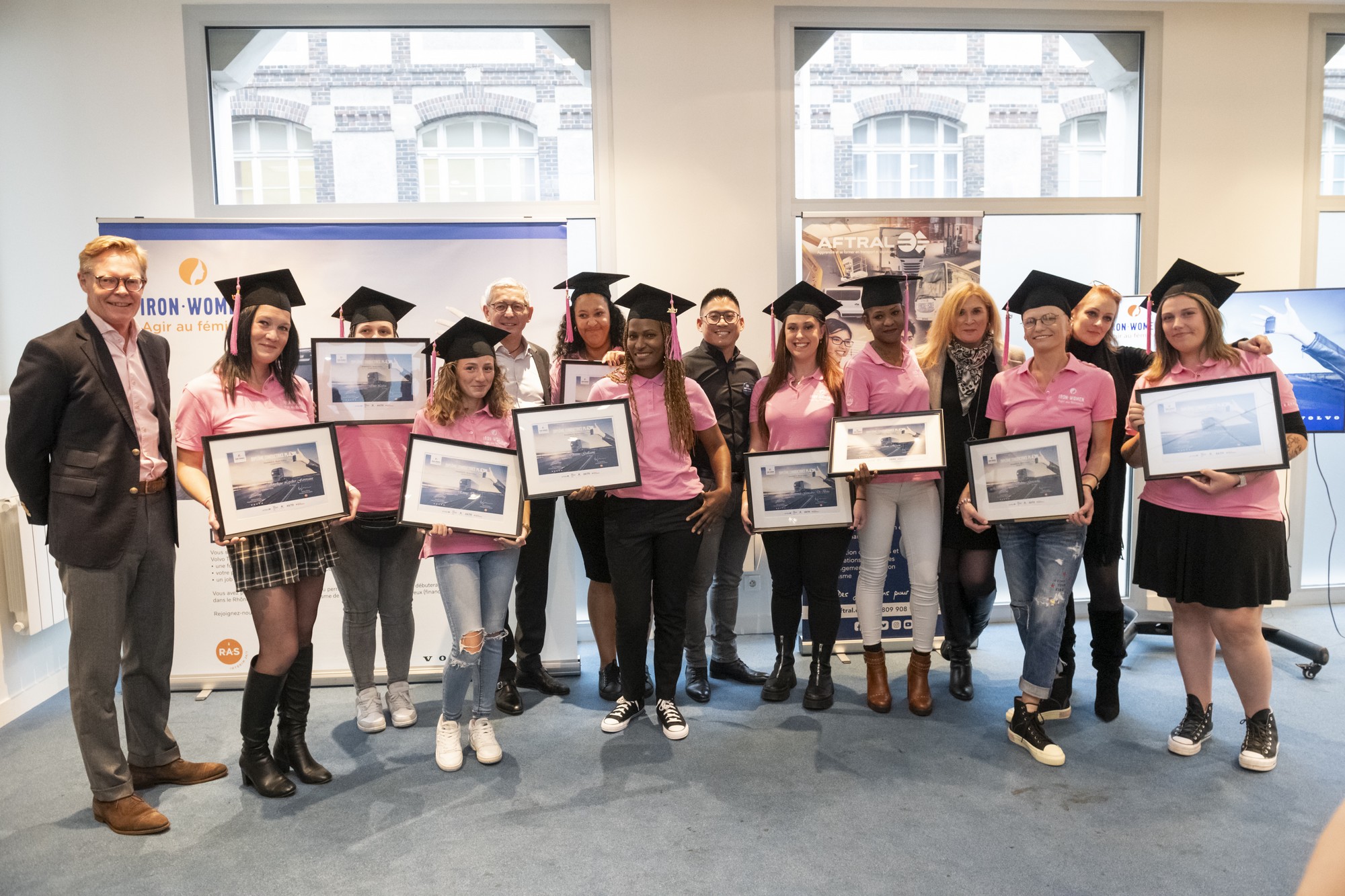 Depuis l'arrivée de Marcus Hörberg (à gauche) à la tête de Volvo Trucks France en 2022, le constructeur a mis en place le programme Iron Women, qui a permis de former plus de 80 conductrices. @Volvo Trucks