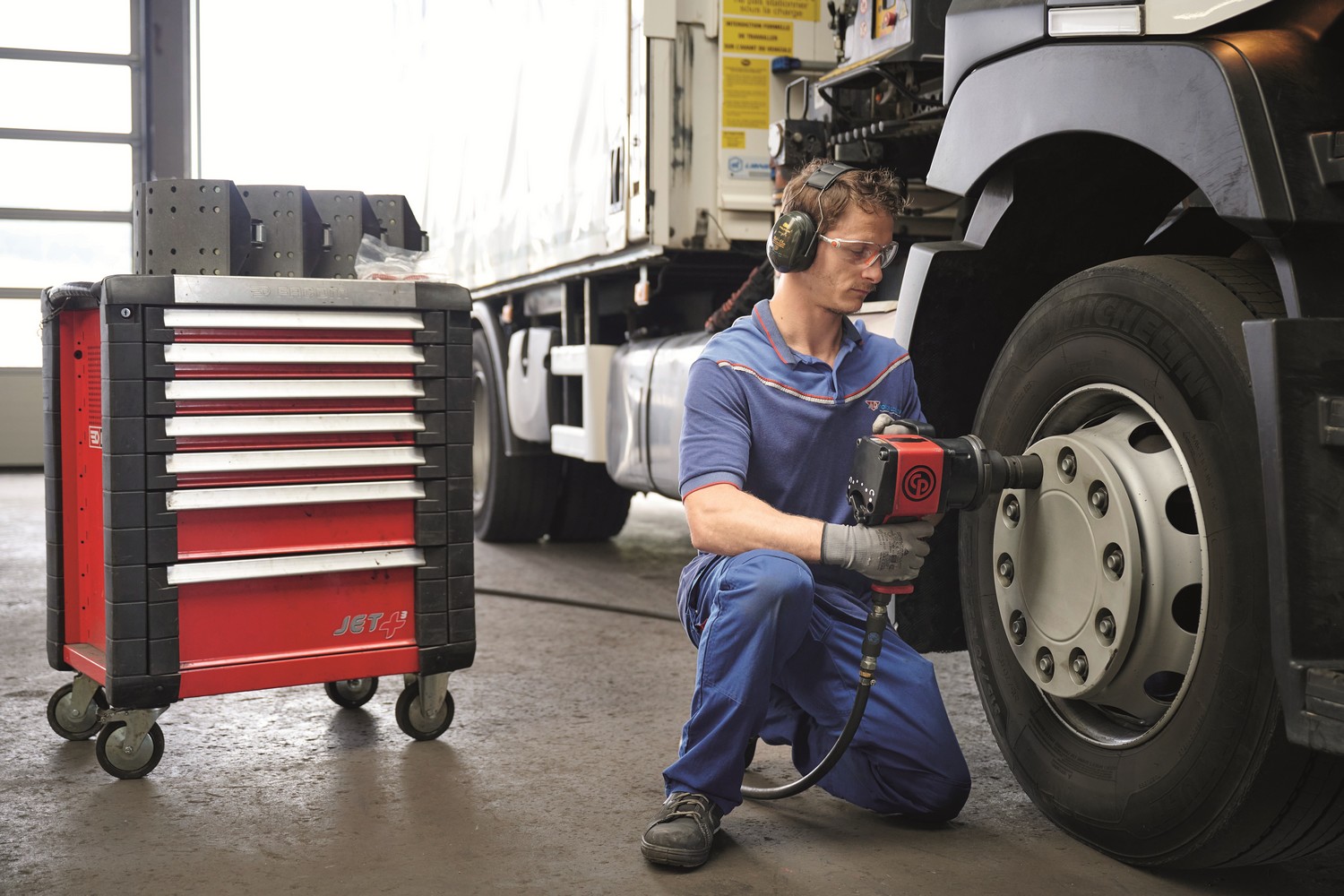 Face à la pression sur les coûts, les transporteurs se tournent de plus en plus vers les gammes économiques et les pièces alternatives, désormais intégrées à l'offre des constructeurs comme des réseaux indépendants. ©Facom