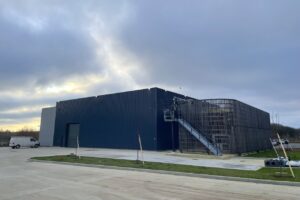 Enens devient Advens et lance sa première unité de production d'AdBlue bas carbone