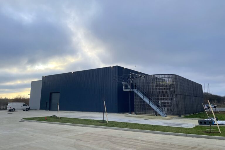 Enens devient Advens et lance sa première unité de production d