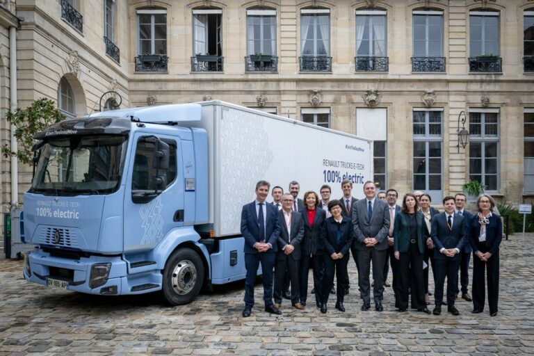 Plus d'aides et un cadre assurantiel maîtrisé : les clés de la transition électrique du transport routier