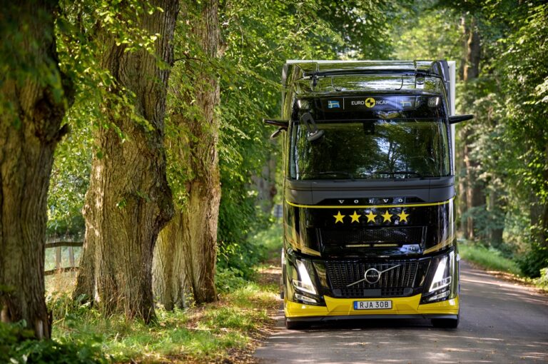 Sécurité : Volvo Trucks célèbre ses performances avec une série limitée