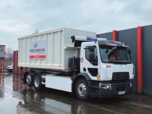 Afin d'accélérer la décarbonation des flottes, de nombreux acteurs investissent dans les camions électriques. ©Derichebourg Environnement