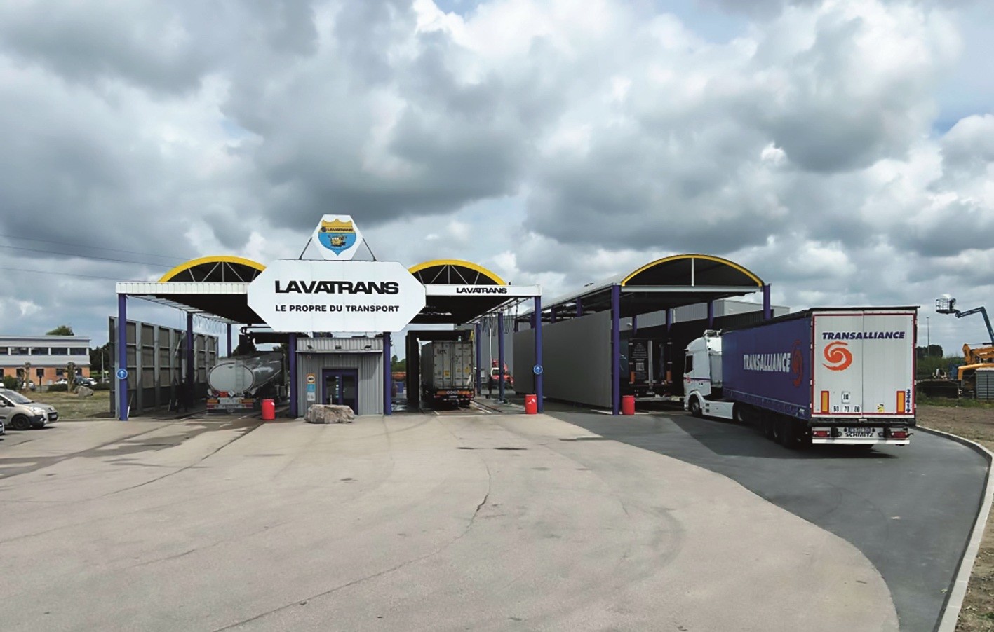 Fidèle au modèle déployé dans l'ensemble du réseau, la station Lavatrans de Dunkerque a récemment renforcé ses capacités avec l'installation d'un nouveau portique de lavage. ©Lavatrans