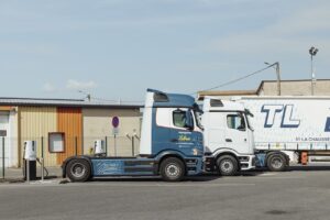 Chargepoly se branche à Alphya pour accélérer la recharge des poids lourds électriques