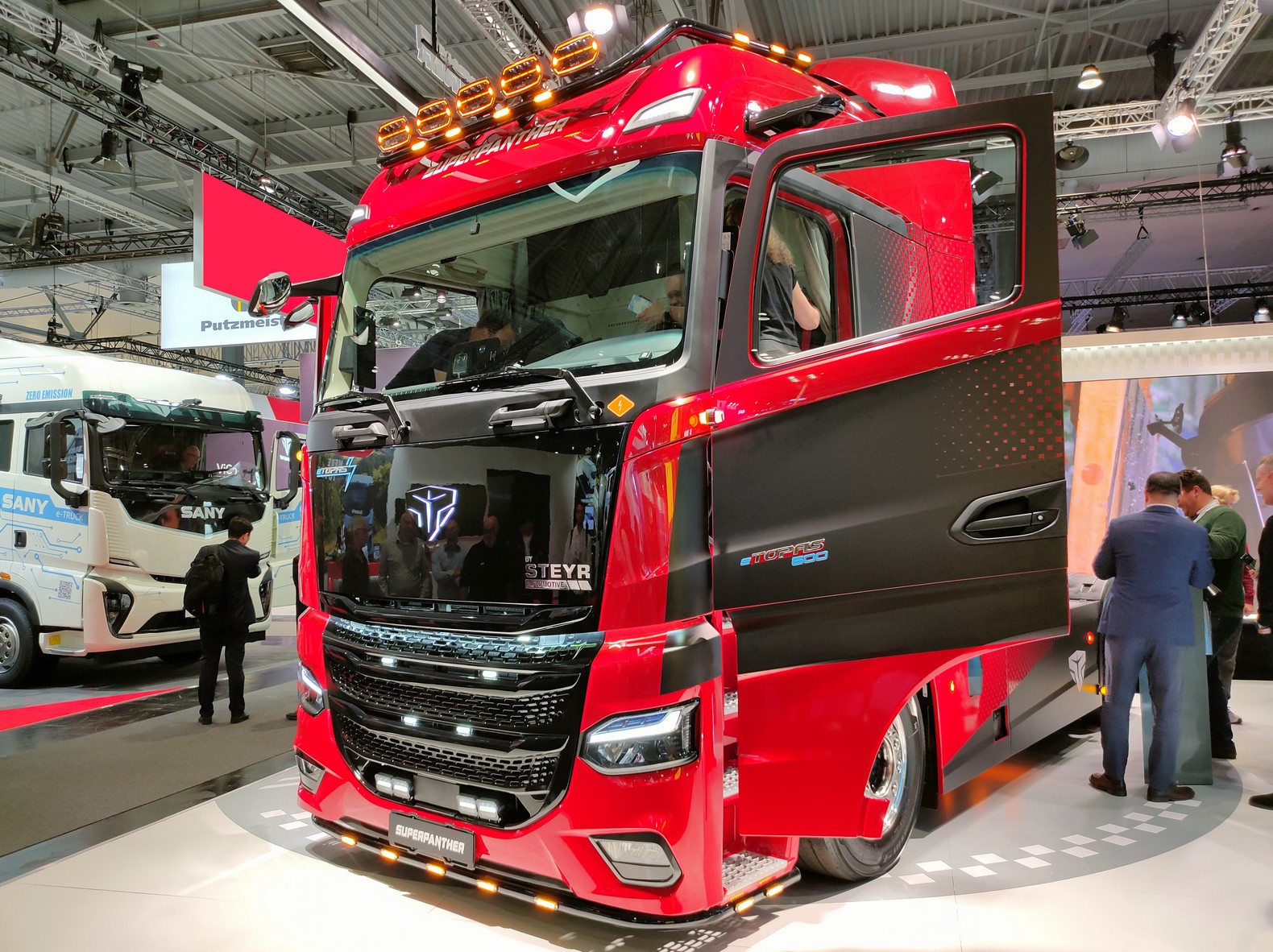 SuperPanther s'appuie sur des composants européens ou fabriqués en interne pour une bonne partie de son camion. ©JPL/FLM