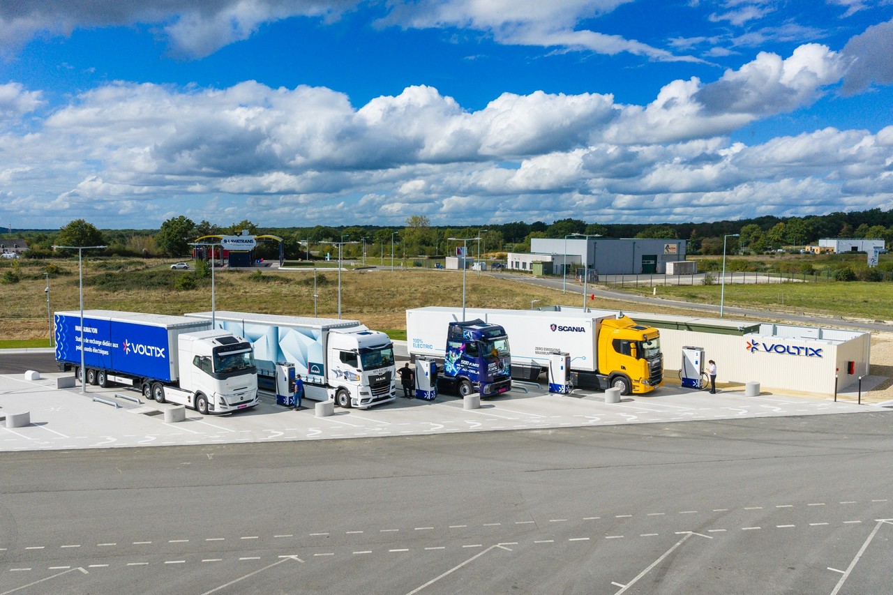 La station de recharge de Voltix à Vierzon compte actuellement quatre bornes de recharge. Un nombre qui est voué à doubler. ©Gaël Arnaud/Vinci Autoroutes